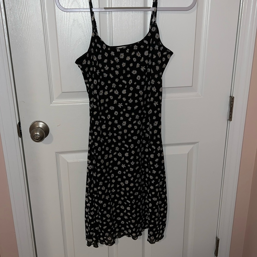 Women's dress, daisy print, scoop neck